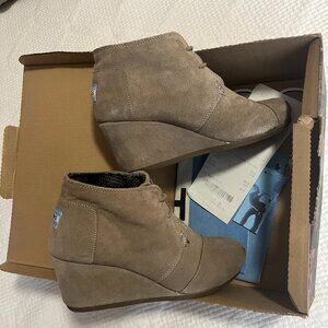 Toms- Dessert Wedge Booties (8.5)